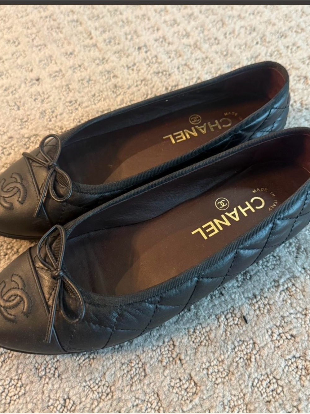 CHANEL Black Quilted Leather Round-Toe Ballet Flats with CC Logo
